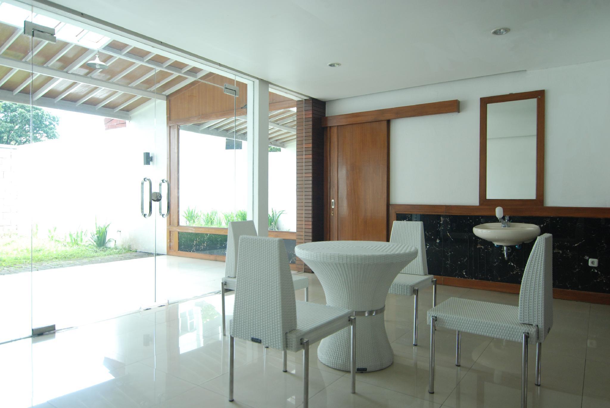 Oyo 229 Hi Quality Hotel 2*